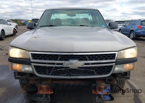 2006 Chevrolet Silverado 1500 Work Truck z USA, uszkodzony, nr VIN 1GCEC14V86E134856